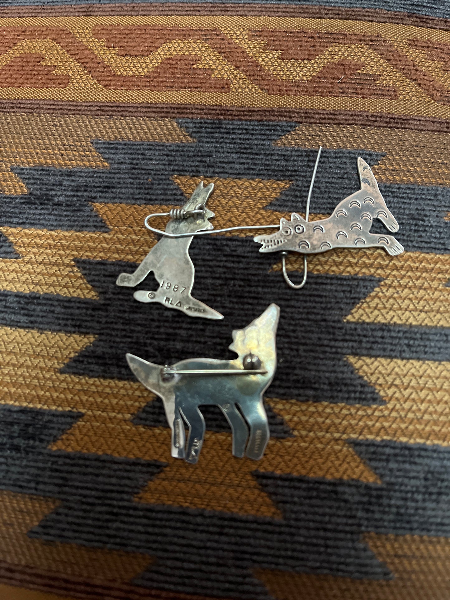 RL coyote pin and earring set