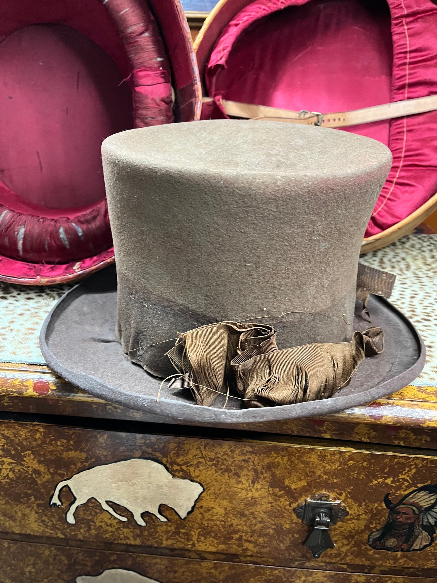 Top hat and carrier