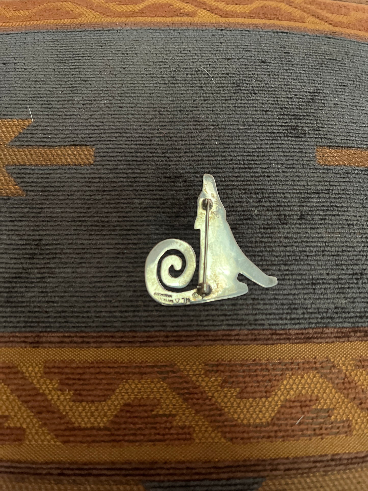 RL coyote pin