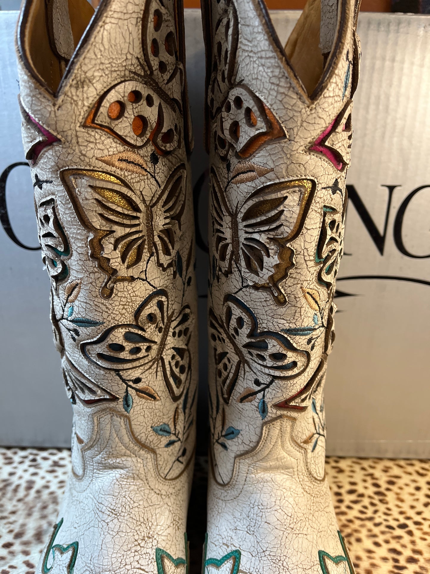 Amadis 13” taupe size 9