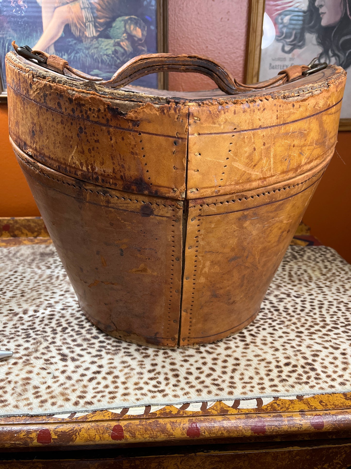 Top hat and carrier
