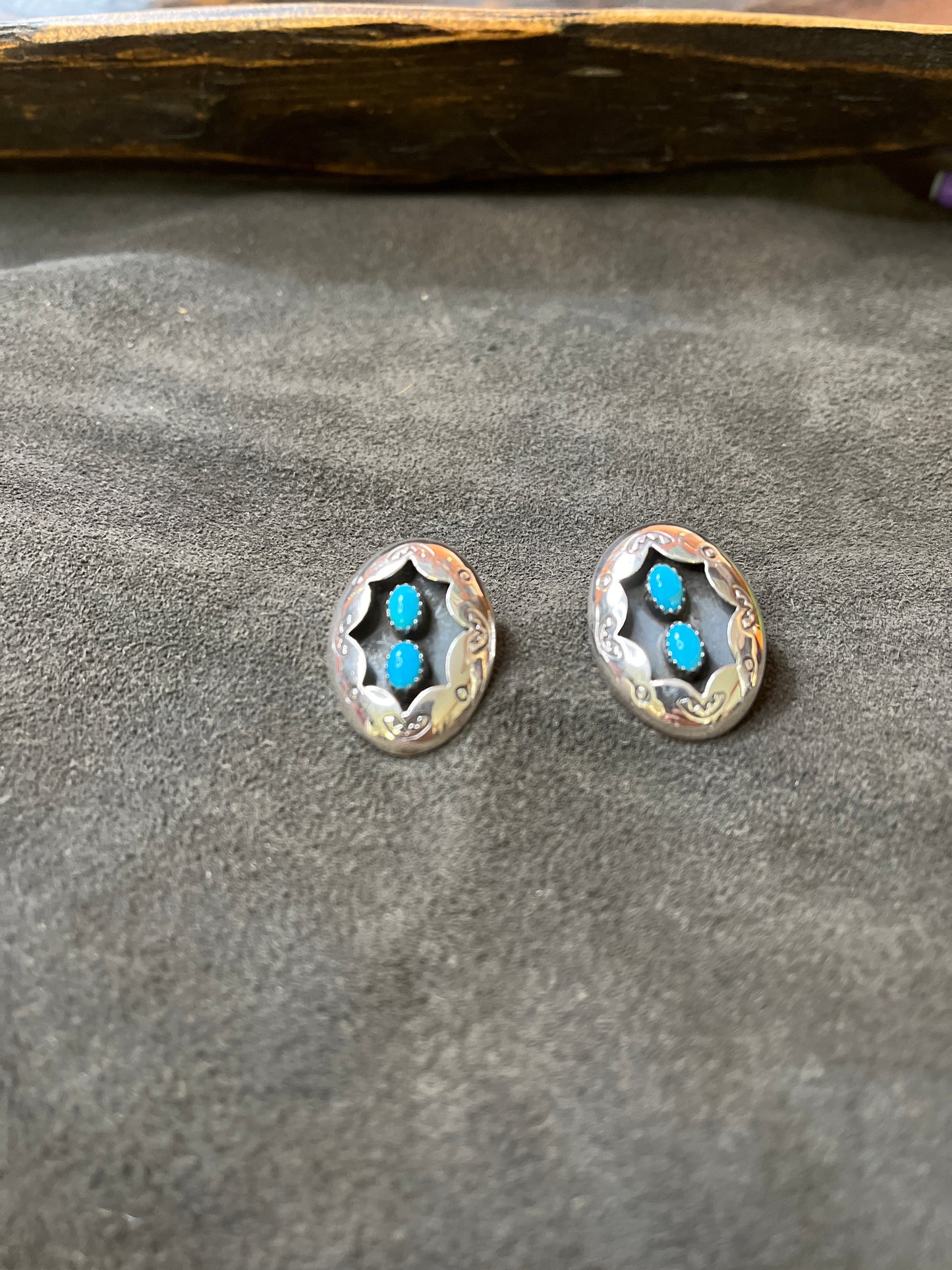 Silver and turquoise earring