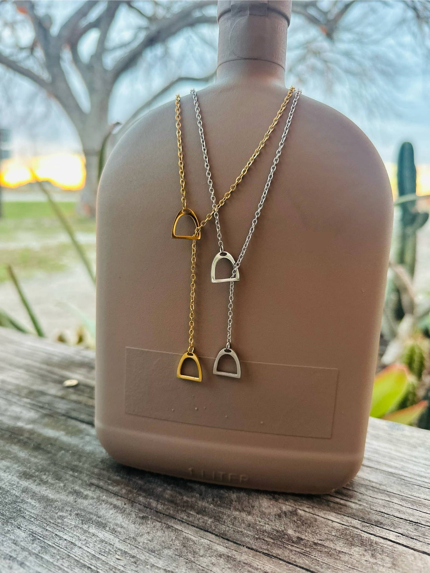 Stirrup Lariat Necklace: Stainless